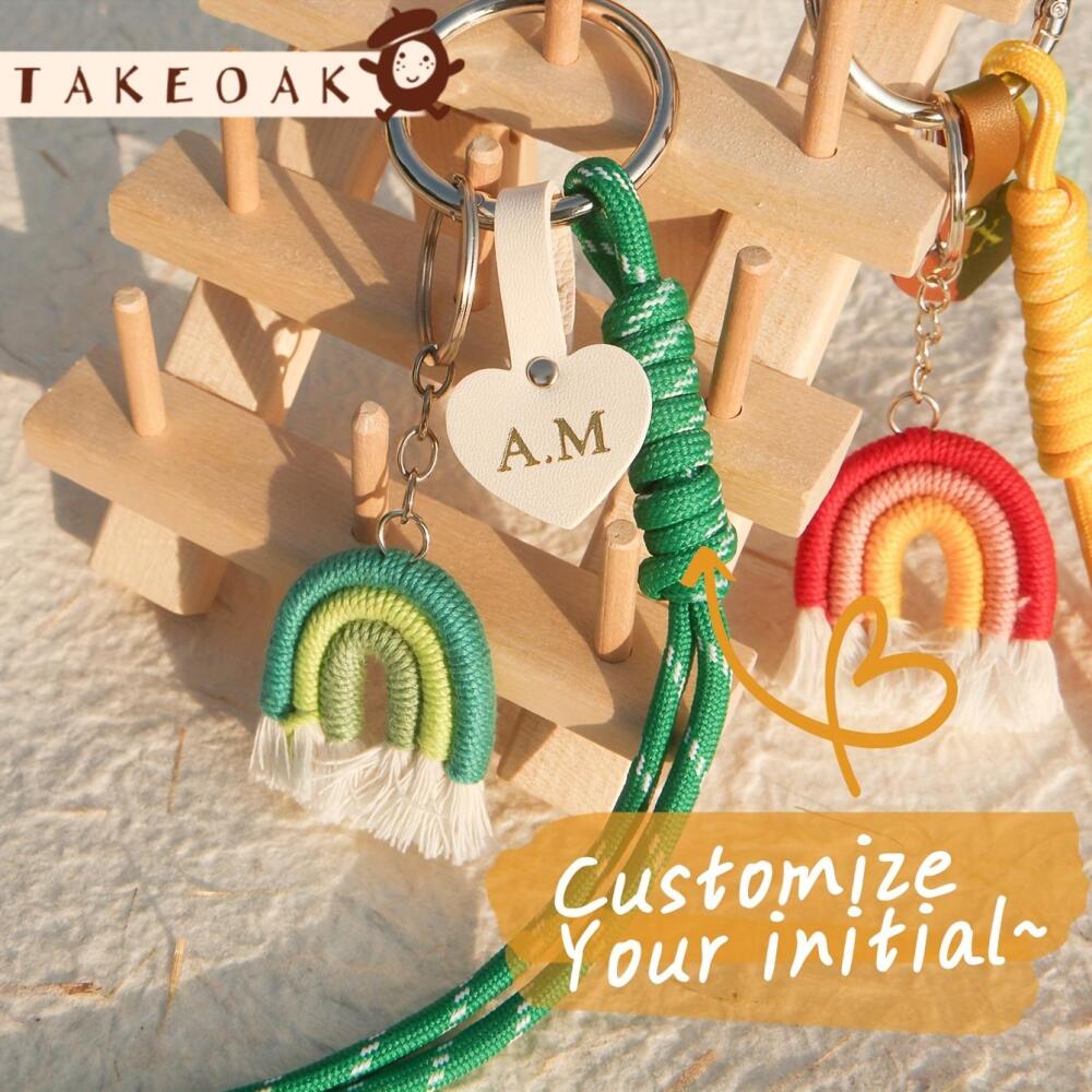 Monogram Keychain Leather - Porte-clés en macramé arc-en-ciel avec étiquette